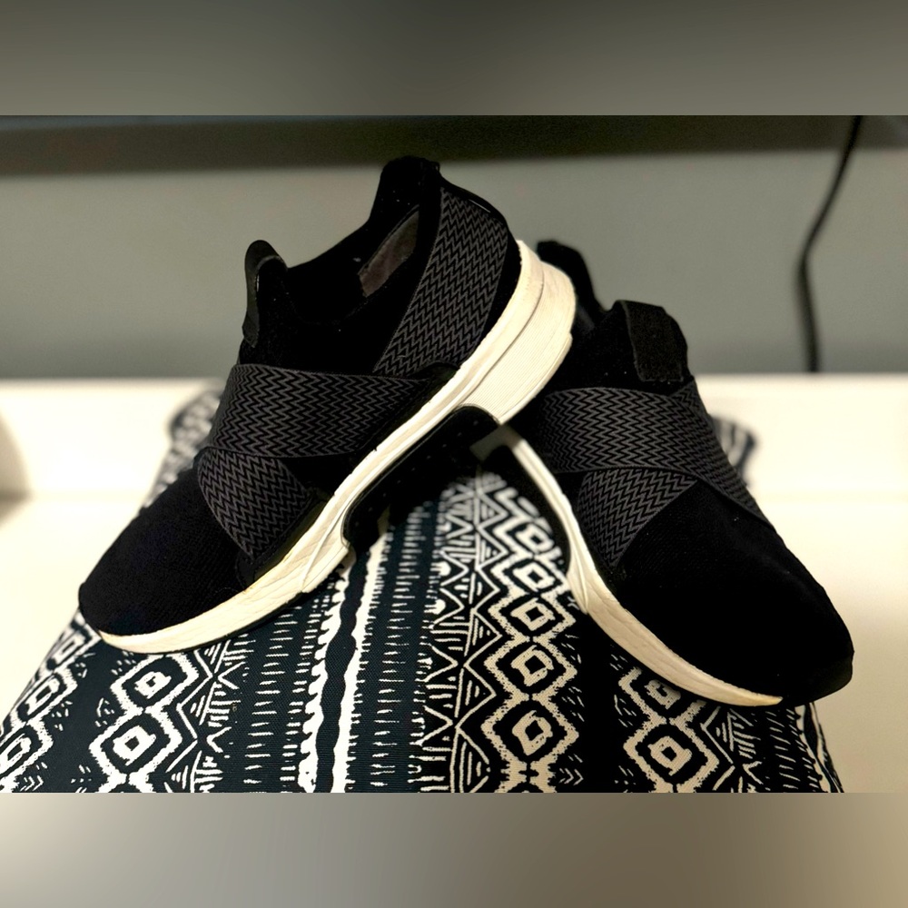 Mark Nason women sneakers Size 6. ✨